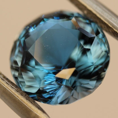 London Blue Topaz (cube-narikar cut) 7.82ct.