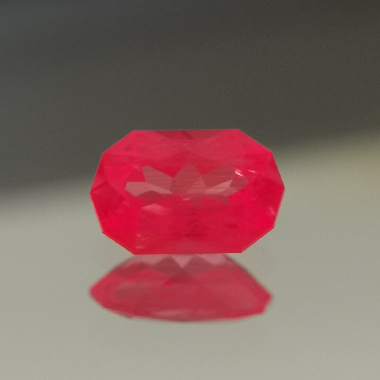 【Trial】“Misty Pinkish Purple” Un-Heat Sapphire 0.565ct / Vietnam