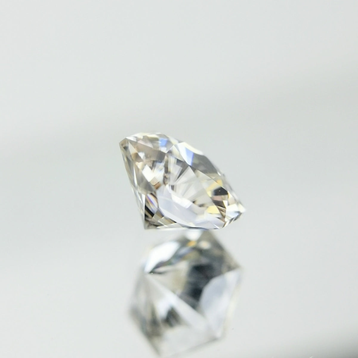 【Trial】“Snowflake” Colorless Zircon 0.38ct / Cambodia
