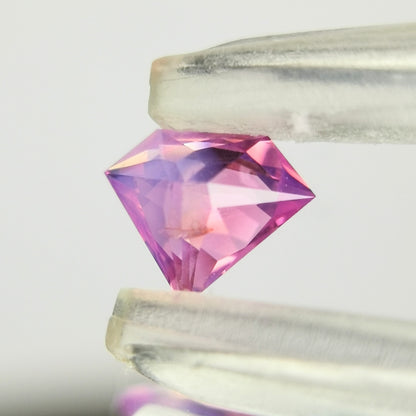 【Trial】“Gem Shape” Un-Heat Sapphire 0.254ct / Vietnam