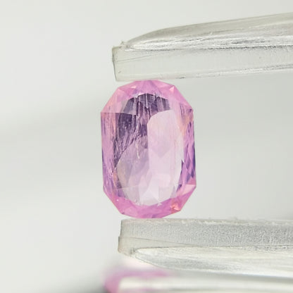【Trial】“Misty Pinkish Purple” Un-Heat Sapphire 0.565ct / Vietnam