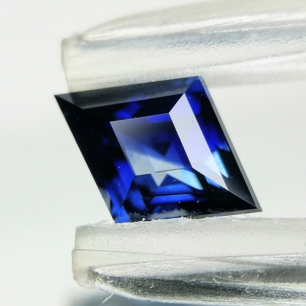 “Rhombus Cut” Burma Sapphire 0.492ct / Burma