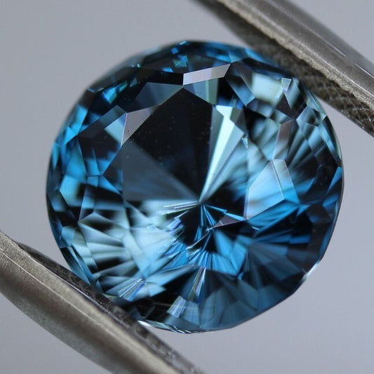 London Blue Topaz (cube-narikar cut) 7.82ct.