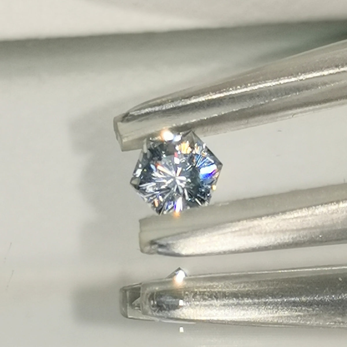 【Trial】“Snowflake” Colorless Zircon 0.39ct / Cambodia