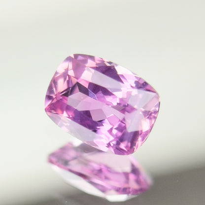【Trial】“Pinkish Purple” Un-Heat Sapphire 0.384ct / Sri Lanka