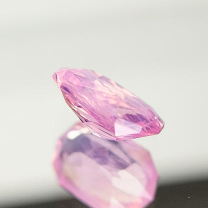 【Trial】“Misty Pinkish Purple” Un-Heat Sapphire 0.565ct / Vietnam