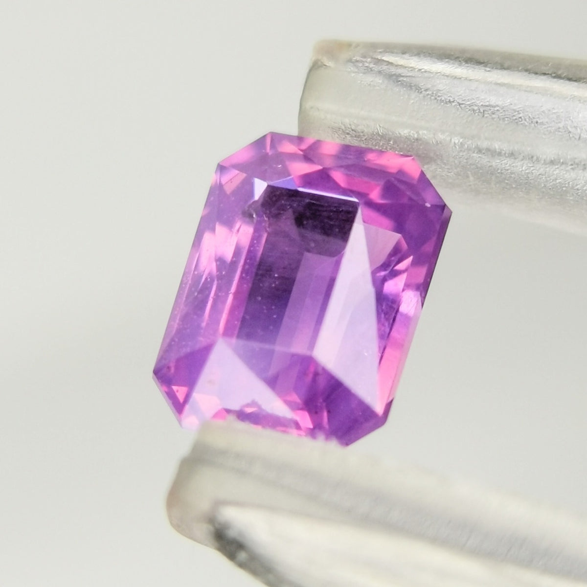 【Trial】“Pink Purple” Un-Heat Sapphire 0.414ct / Madagascar