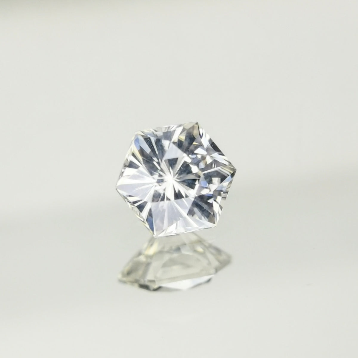 【Trial】“Snowflake” Colorless Zircon 0.39ct / Cambodia