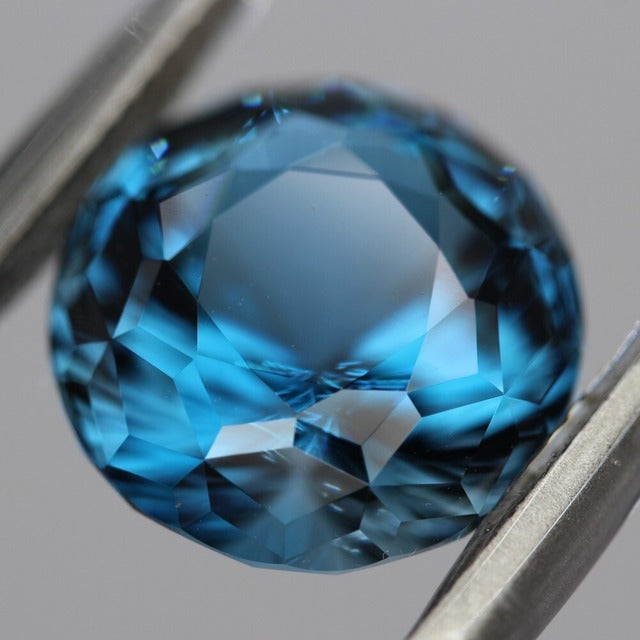 London Blue Topaz (cube-narikar cut) 7.82ct.