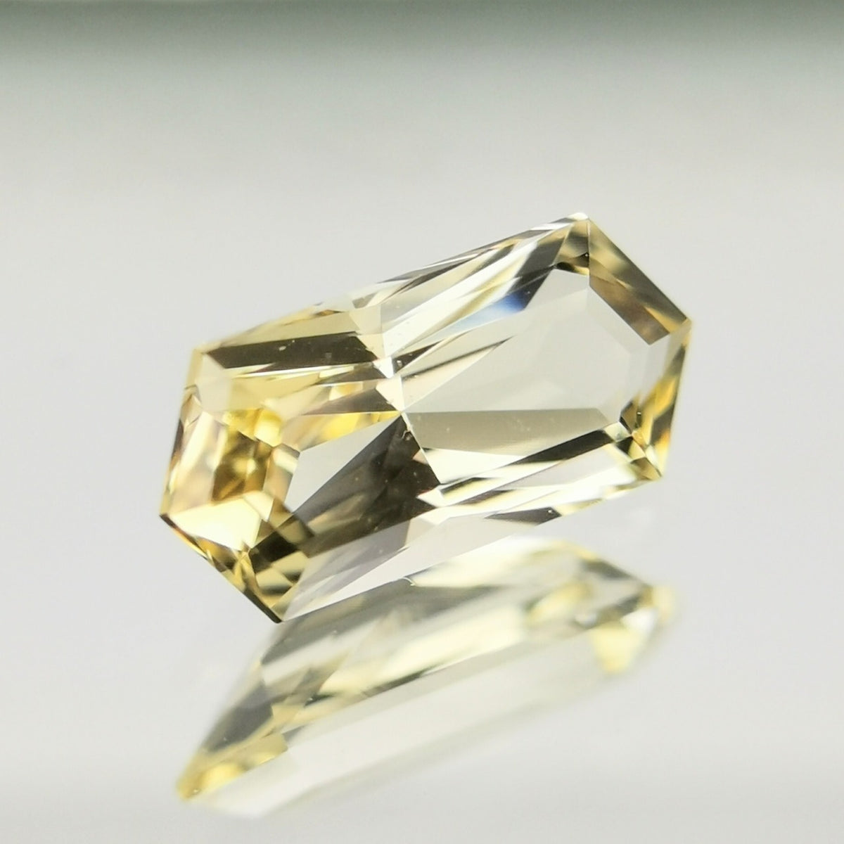 【Trial】Imperial Topaz 0.57ct / Brazil