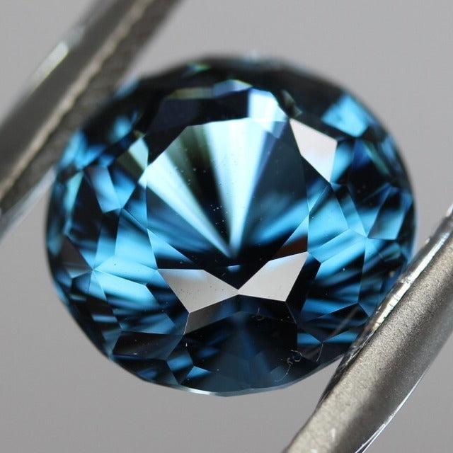 London Blue Topaz (cube-narikar cut) 7.82ct.