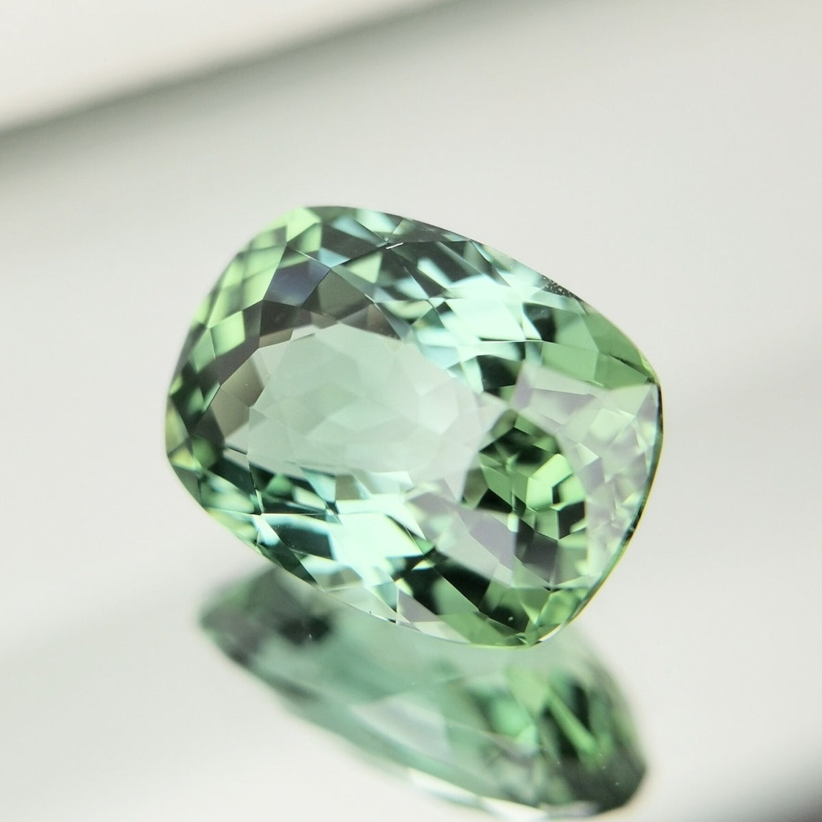 Green Tourmaline 2.217ct / Brazil