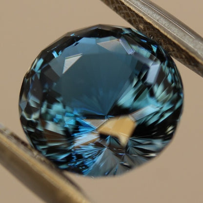 London Blue Topaz (cube-narikar cut) 7.82ct.