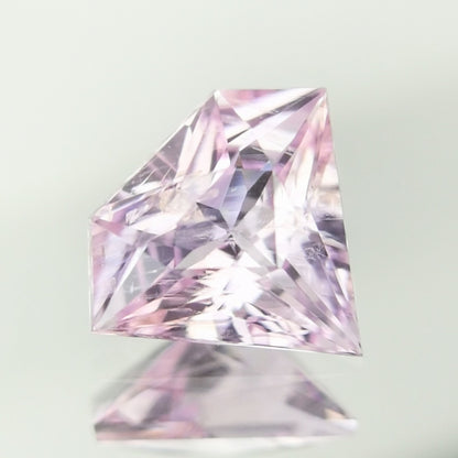 【Trial】“Gem Shape” Un-Heat Sapphire 0.576ct / Vietnam