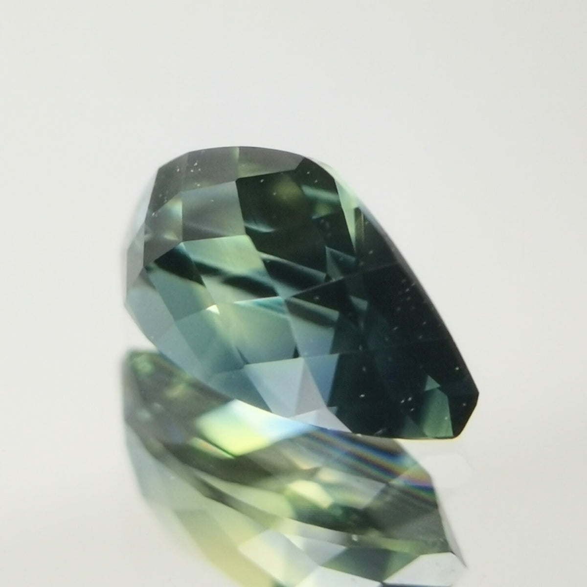 【Trial】“Chess Cut” Parti-Color Sapphire 0.444ct / Nigeria