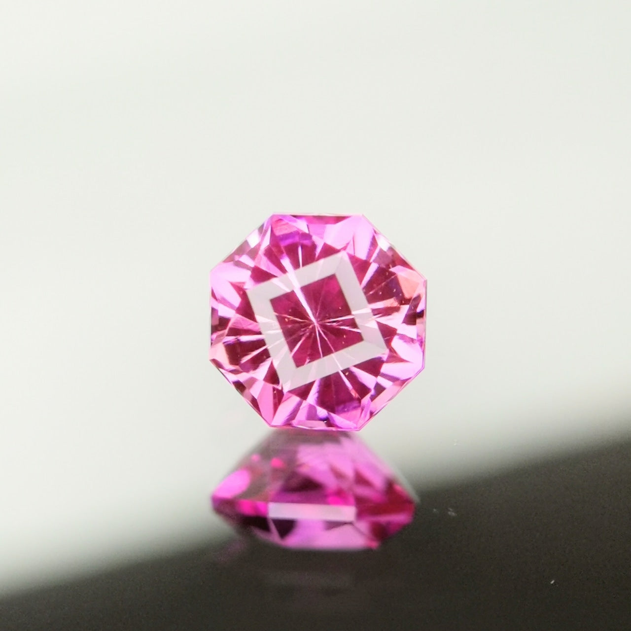 【Trial】“Purplish Pink” Un-Heat Sapphire 0.363ct / Sri Lanka