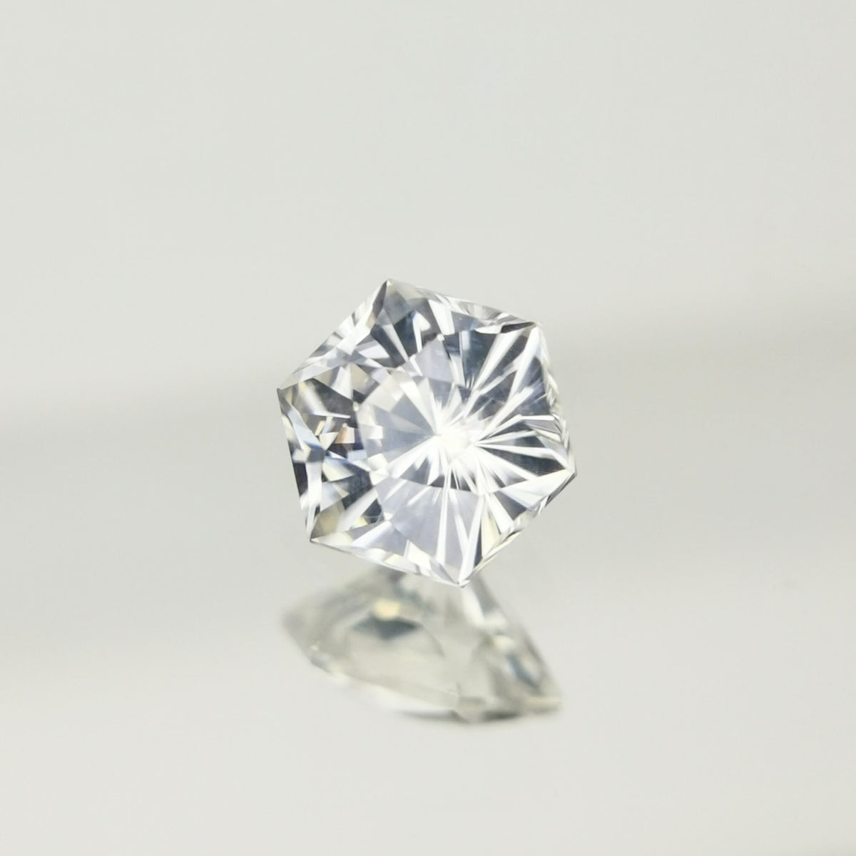 【Trial】“Snowflake” Colorless Zircon 0.39ct / Cambodia