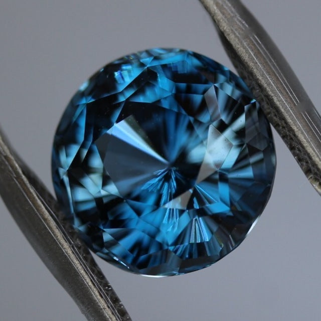 London Blue Topaz (cube-narikar cut) 7.82ct.