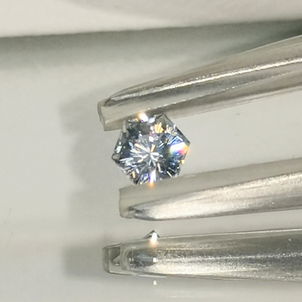 【Trial】“Snowflake” Colorless Zircon 0.39ct / Cambodia