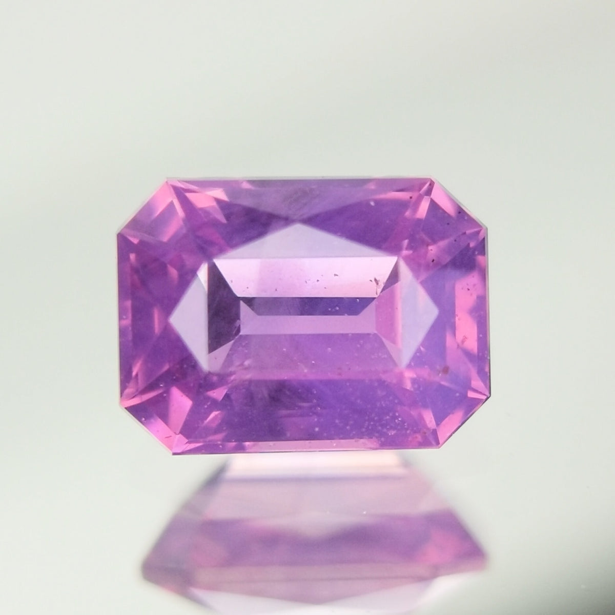 【Trial】“Pink Purple” Un-Heat Sapphire 0.414ct / Madagascar
