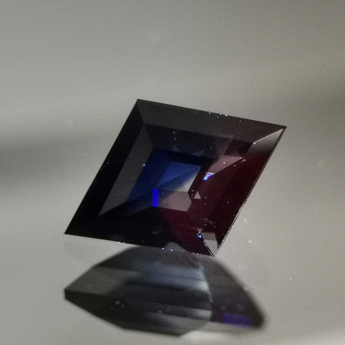 “Rhombus Cut” Burma Sapphire 0.492ct / Burma