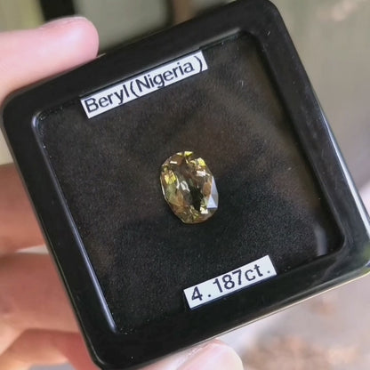 Beryl 4.187ct / Nigeria