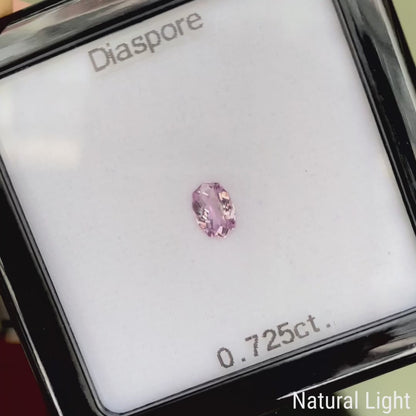 Diaspore 0.725ct / Turkey