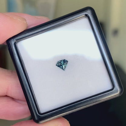 Teal Blue Sapphire 0.446ct / Cameroon