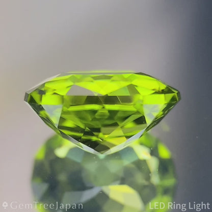 Peridot 1.50ct / Vietnam / Table Cube Cut