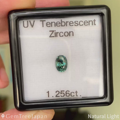 UV Tenebresent Zircon 1.256ct / Cambodia (UV Tenebrescence)