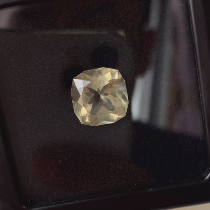 Golden Labradorite 6.818ct / Sri Lanka