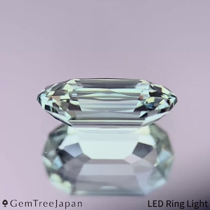 "Light Mint Green" Un-Heat Sapphire 0.646ct / Thailand (Kanchanaburi)