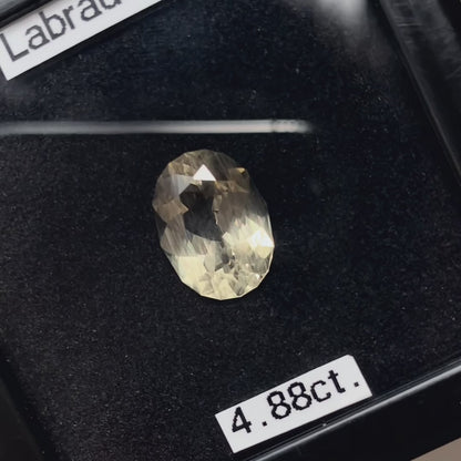 Golden Labradorite 4.88ct / Sri Lanka