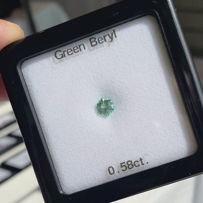 Green Beryl 0.58ct / Nigeria