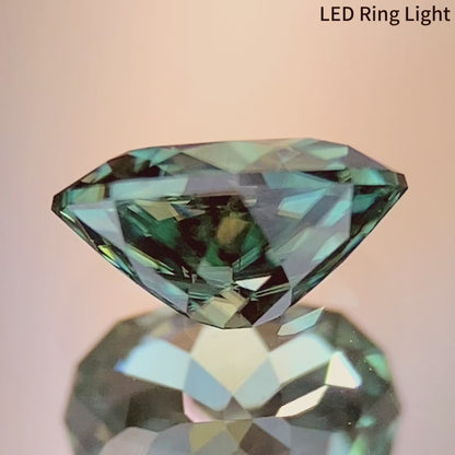 UV Tenebrescent Zircon 0.76ct