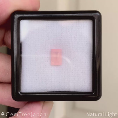 Misty Orangy Pink Opal 0.69ct / Peru