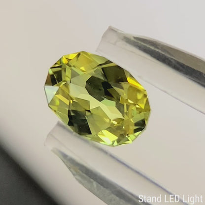 Greenish Yellow Sapphire 0.552ct / Vietnam