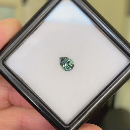 Bluish Green Sapphire 0.60ct / Nigeria