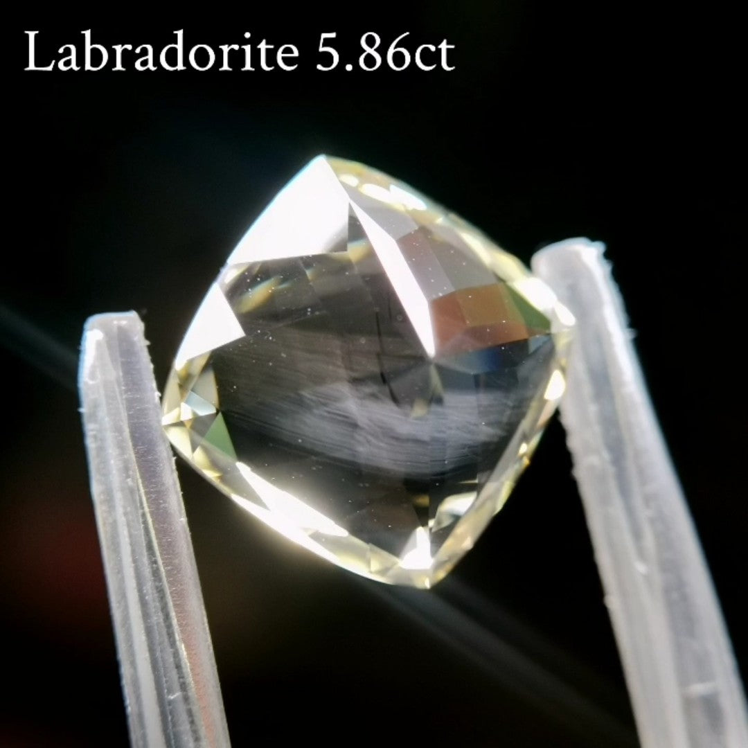 Labradorite 5.86ct★ A large clear type with a straight cushion cut sent by my master