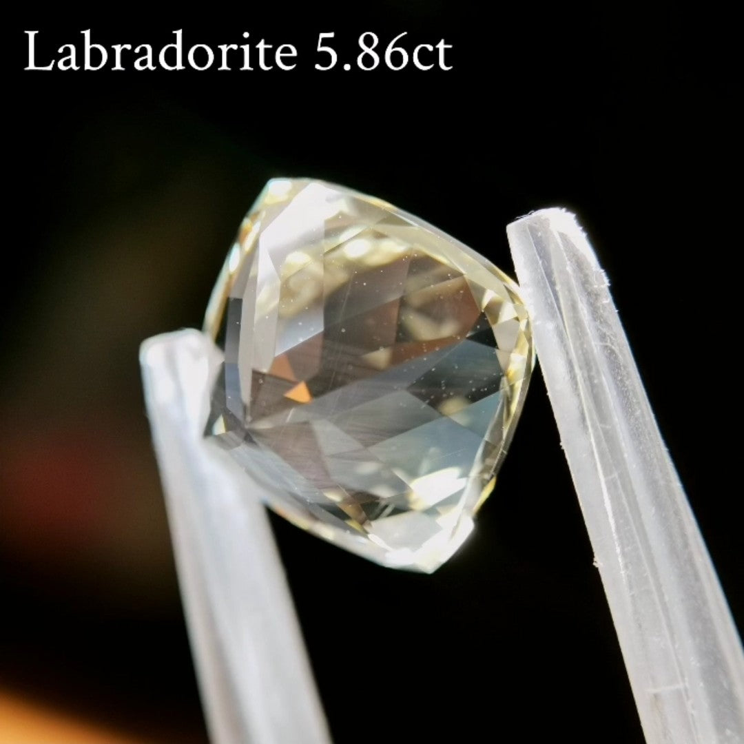 Labradorite 5.86ct★ A large clear type with a straight cushion cut sent by my master