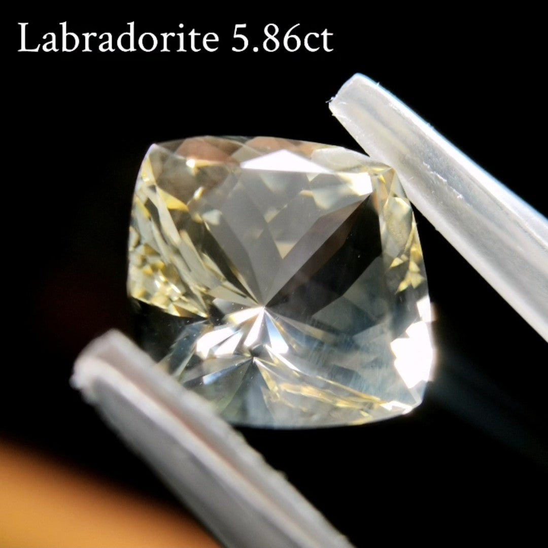 Labradorite 5.86ct★ A large clear type with a straight cushion cut sent by my master