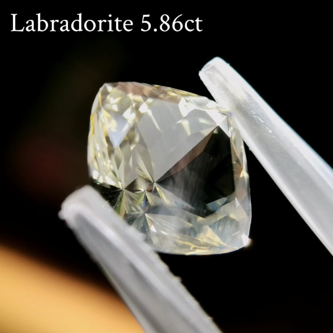 Labradorite 5.86ct★ A large clear type with a straight cushion cut sent by my master