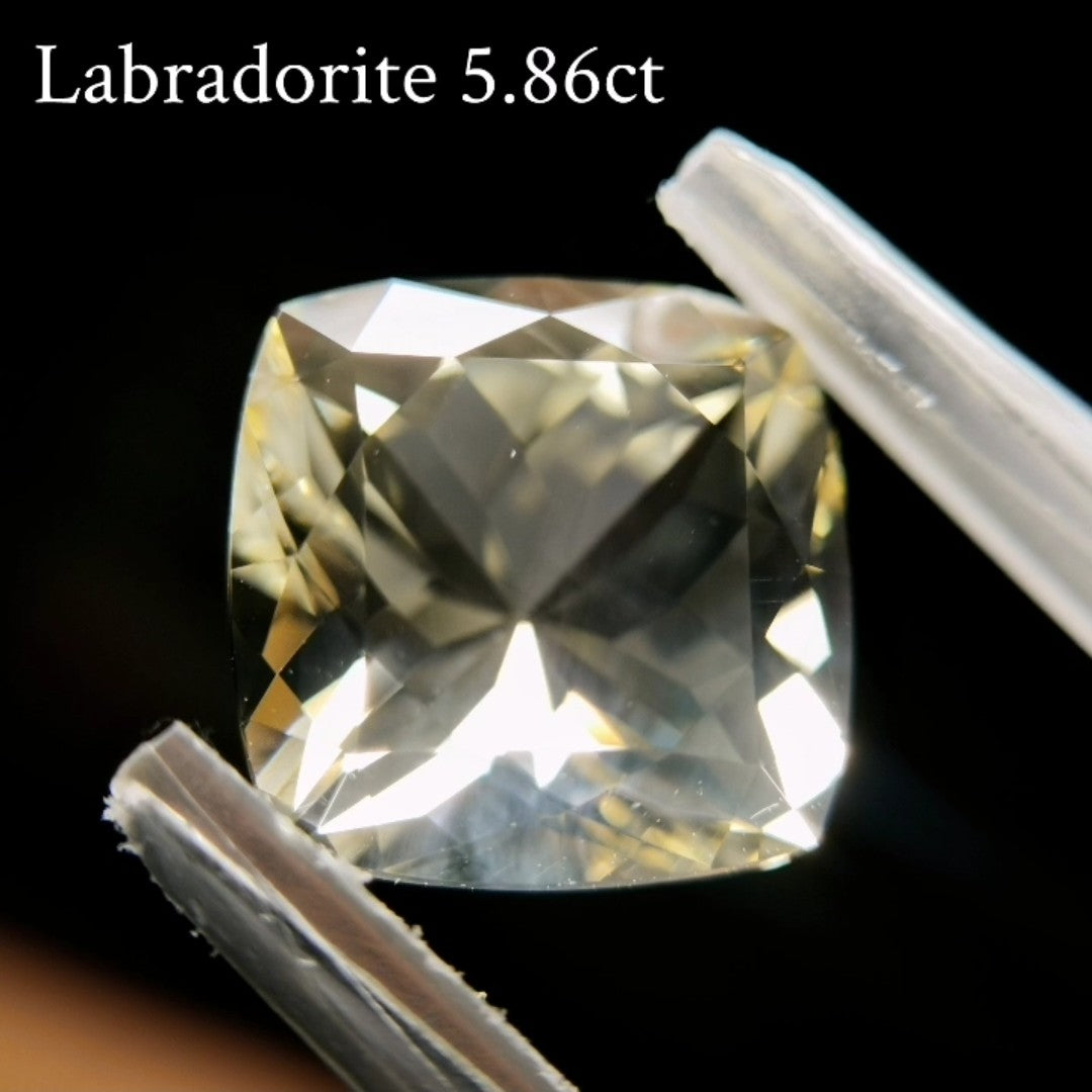 Labradorite 5.86ct★ A large clear type with a straight cushion cut sent by my master