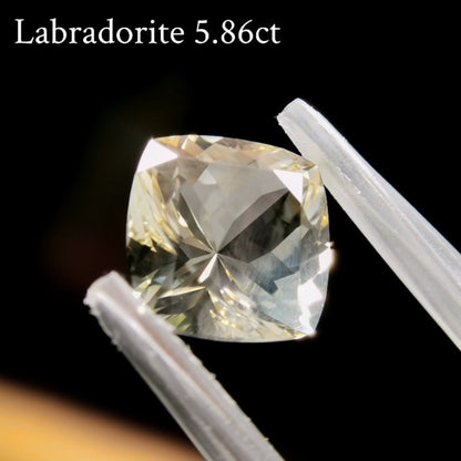 Labradorite 5.86ct★ A large clear type with a straight cushion cut sent by my master