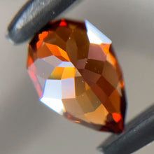 Load image into Gallery viewer, Zircon 0.95ct
