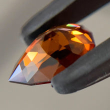 Load image into Gallery viewer, Zircon 0.95ct

