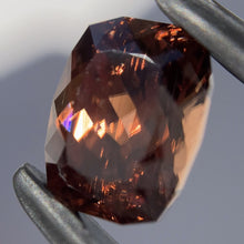 Load image into Gallery viewer, Zircon 2.64ct
